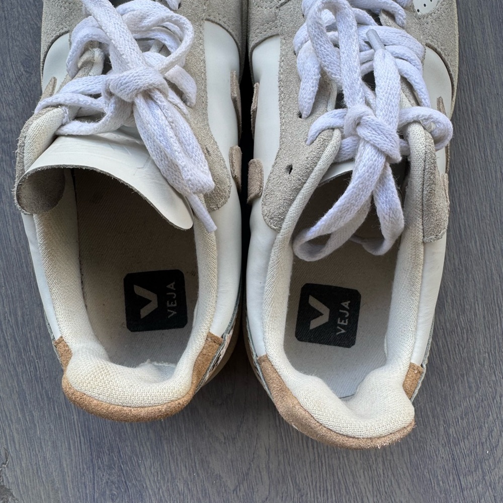 Veja White and Tan Sneakers Retro-Inspired Design - Picture 7 of 10